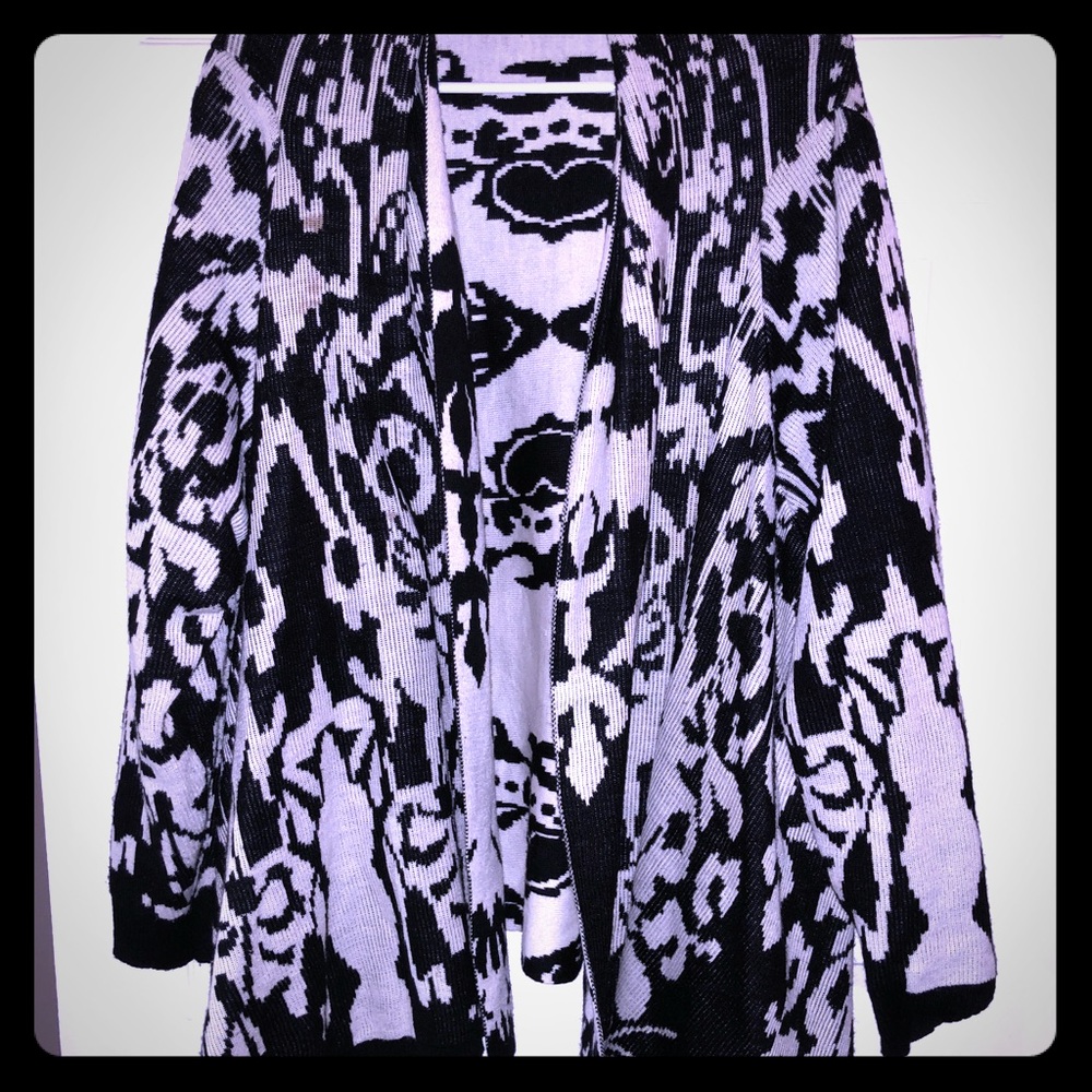 Black & white cardigan with handkerchief bottom